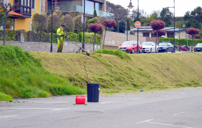 Plan Municipal Limpieza: aparcamiento El Sablón, Llanes