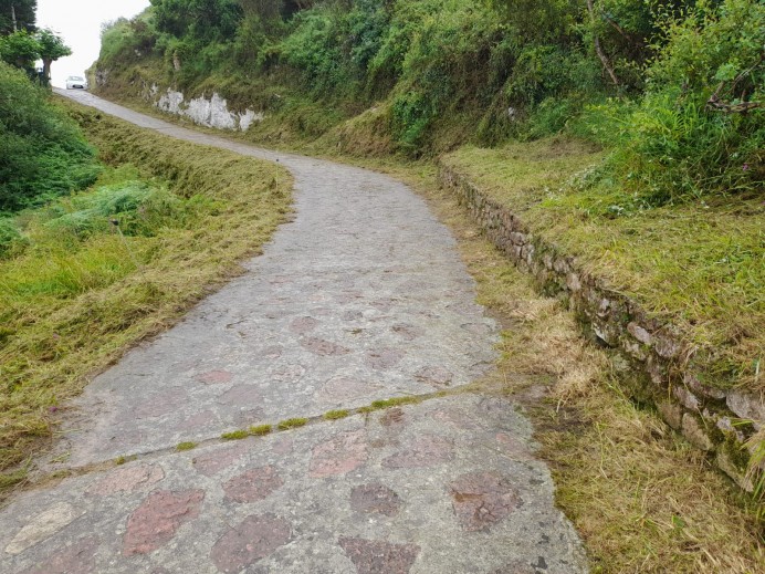 Continúan las actuaciones del Plan municipal de Desbroce y Limpieza de Pueblos en Llanes