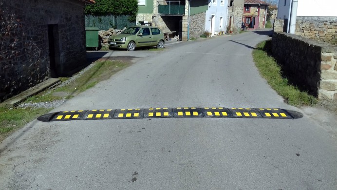 Luces estrena reductores de velocidad