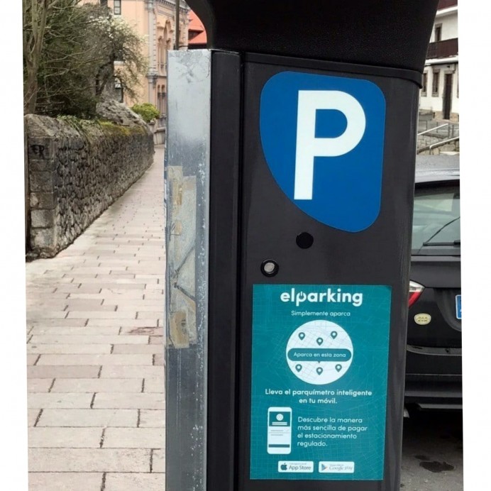 Llanes inicia la regulación estival de la zona azul de aparcamiento.