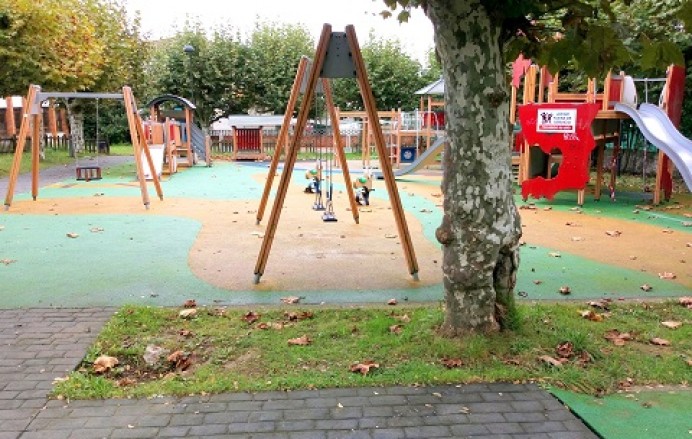 Llanes, limpieza y mantenimiento parques infantiles