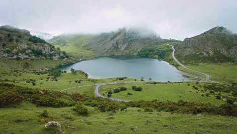 Las nuevas restricciones de acceso a los lagos de Covadonga entran en vigor esta medianoche