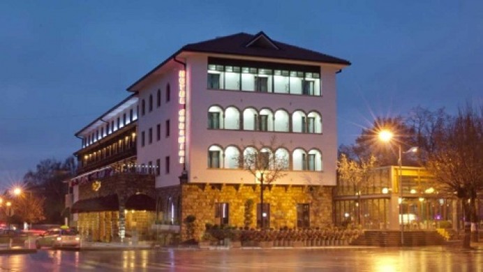 Declaración como servicios esenciales a determinados alojamientos turísticos