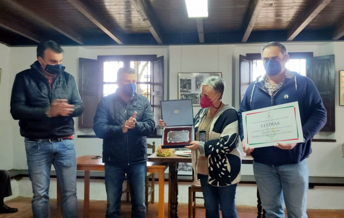 Lledías y El Mazucu reciben Premio Pueblo Ejemplar Llanes Lledías y El Mazucu reciben Premio Pueblo Ejemplar Llanes