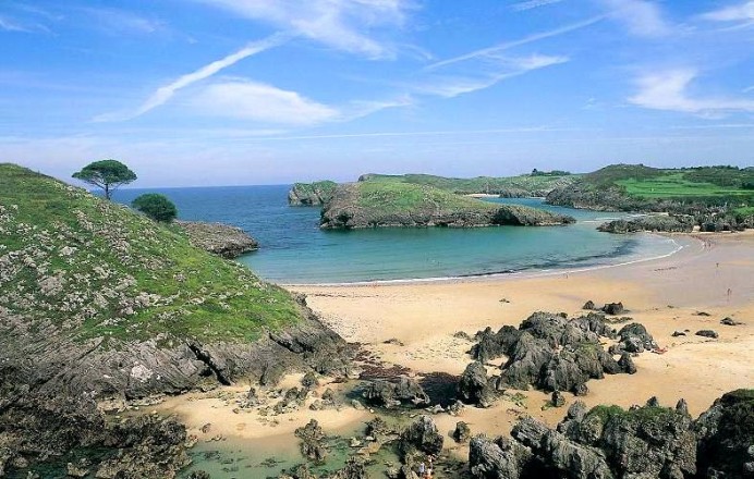 Convivencia deportiva escolares llaniscos en playa Barro