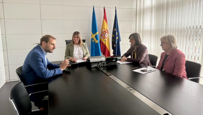 Adrián Pumares en reunión sobre Ley de Proyectos Estratégicos
