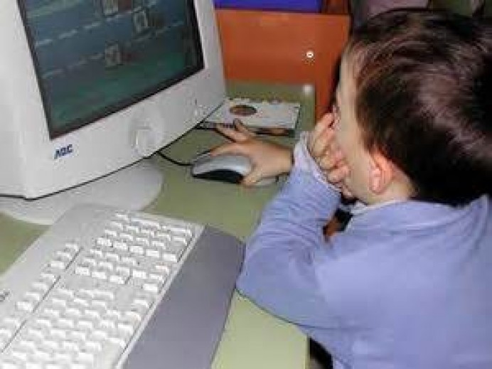 Más de un centenar de instituciones, empresas y particulares donan 600 equipos informáticos para el alumnado sin medios tecnológicos