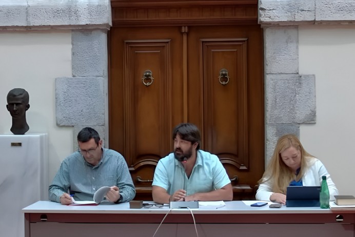 Llanes aprueba las Ordenanzas Fiscales 2026 con la congelación de impuestos municipales