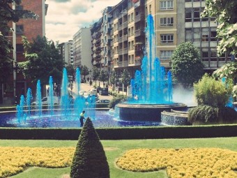 Oviedo se tiñe de azul