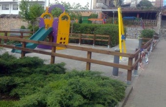 Instalado el segundo parque de los Jardines del Sueve (Colunga)