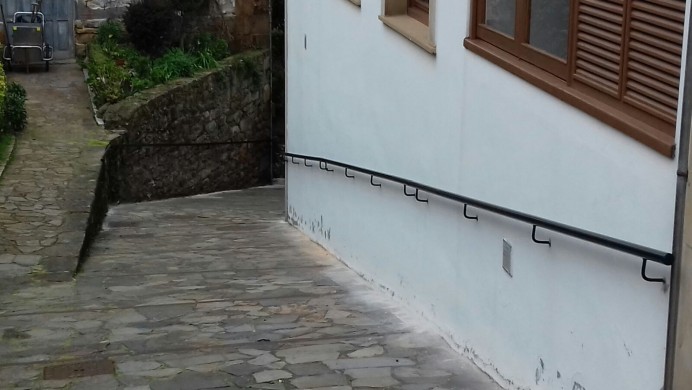 Nuevos pasamanos en Lastres