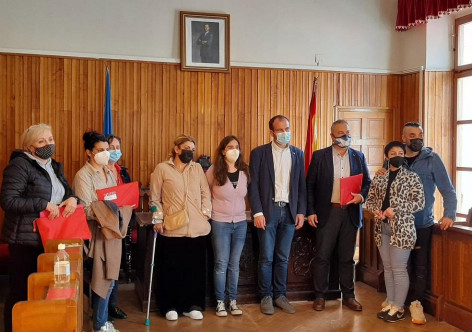 El Gobierno de Asturias entrega cuatro viviendas públicas de alquiler en Piloña