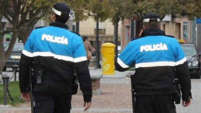 Nombramiento como funcionarios interinos de Auxiliares de Policía Local, para el verano de 2017.
