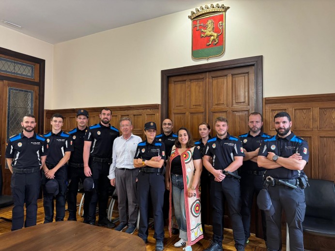 El Ayuntamiento de Llanes refuerza la plantilla de la Policía Local con 12 auxiliares de policía.