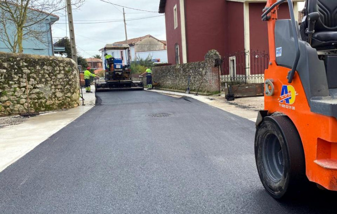 Nueva de Llanes, asfaltado calle La Portilla