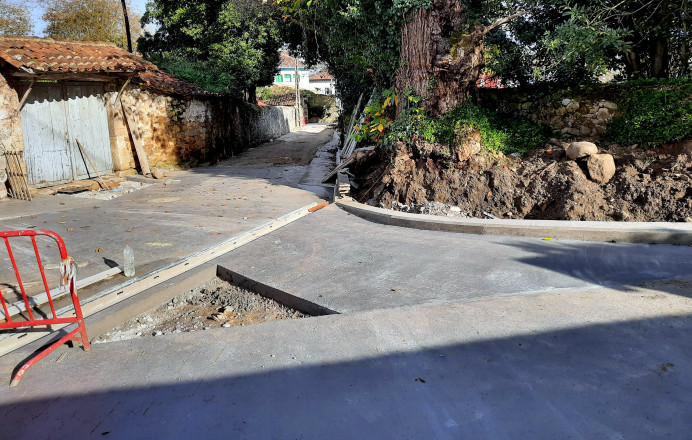 Recta final trabajos calle La Portilla, Nueva de Llanes