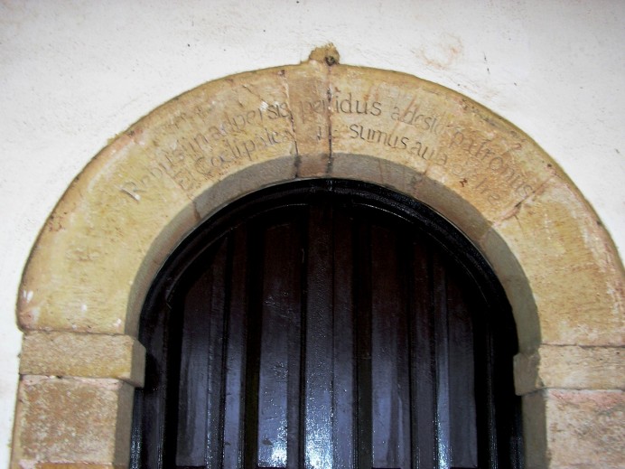 “Rebus in adversis periodus adesto patronus El Coeli pate a sumus aula Petre”