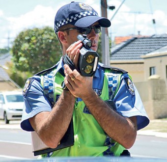La D.G. de Carreteras y Ayuntamiento estudian cómo controlar la velocidad en la avenida de la playa de Colunga