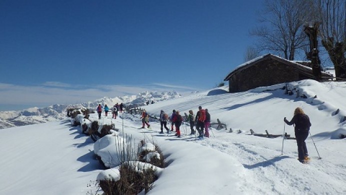 Raquetas de nieve en el corazón de los Picos de Europa Raquetas de nieve en el corazón de los Picos de Europa