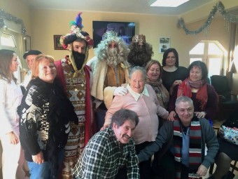 Los Reyes Magos visitaron a los mayores de Colunga