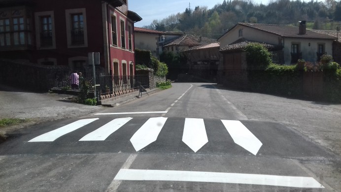 La Riera cuenta con dos reductores de velocidad