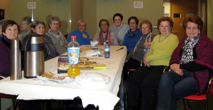 Centro Social El Rinconín: merienda entre las participantes en las actividades