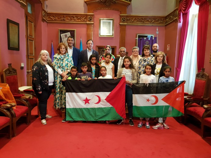VILLAVICIOSA SE HERMANA CON LOS CAMPAMENTOS DE REFUGIADOS SAHARAUIS Y RECIBE A LOS NIÑOS Y NIÑAS DEL PROGRAMA VACACIONES EN PAZ