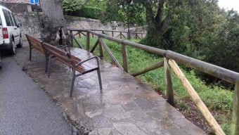 Reparada la valla y el banco del Mirador de San Pedro