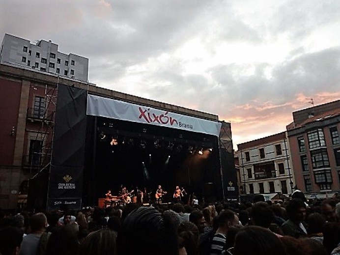 Sidecars pone el toque de rock & roll a la Semana Grande de Gijón