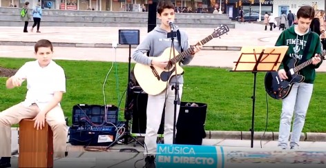 Música en las calles de Gijón: Actuación Sound Of Silence