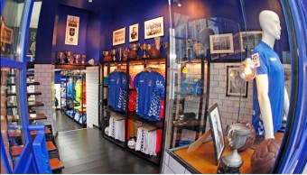 El #RealOviedo inaugura nueva tienda oficial en la calle Palacio Valdés
