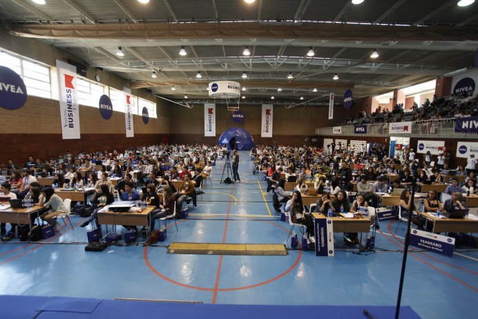 Más de 150 estudiantes de Asturias participan en un programa educativo para dirigir su propia empresa en Internet