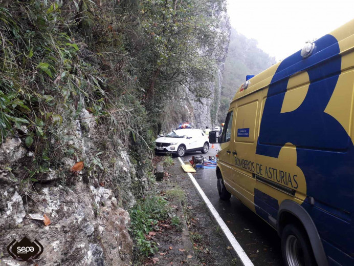 Accidente de tráfico en Peñamellera Alta Accidente de tráfico en Peñamellera Alta