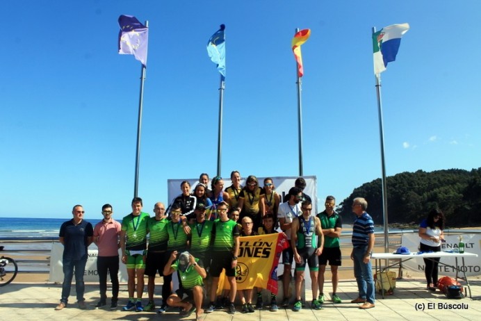 Manu Menéndez e Irene Loizate ganan el Triatlon Norte Motor Colunga