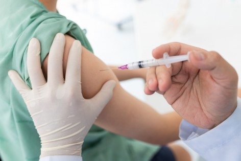 Asturias inicia la vacunación contra la gripe 2025 para mayores de 60 años, enfermos crónicos y embarazadas