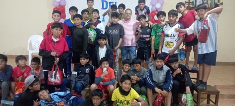 Boleros y solidaridad en Cangas de Onís para recaudar material escolar