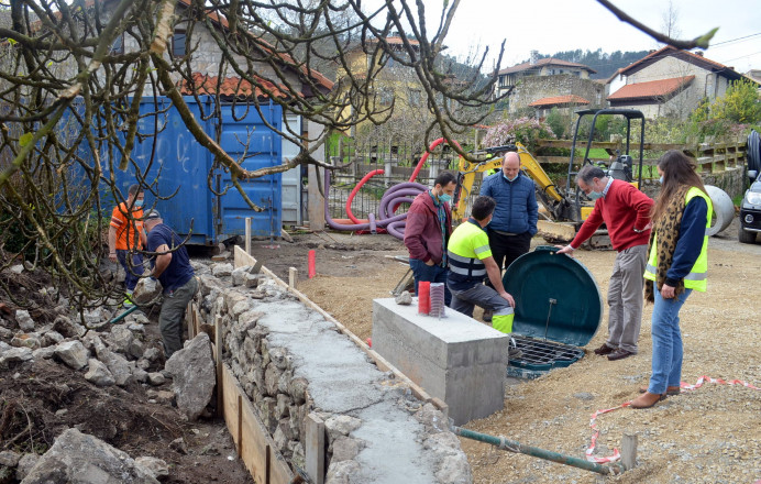 Llanes, mejora saneamiento barrio El Collau, en Villahormes