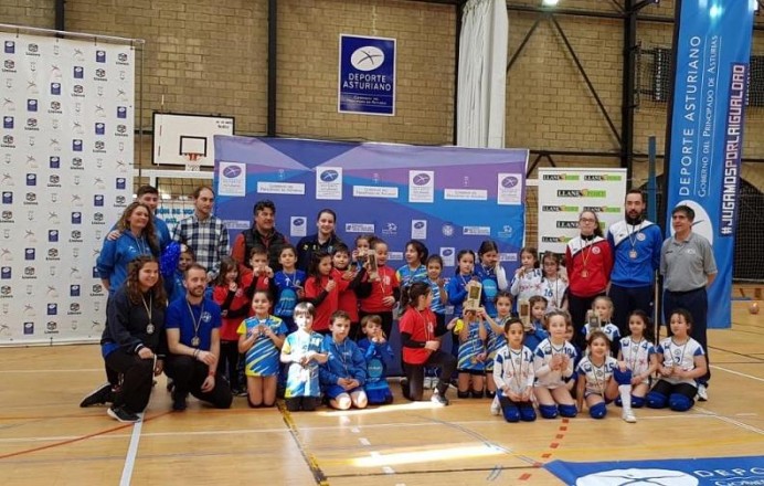 Fase final mini benjamín de voleibol en Llanes