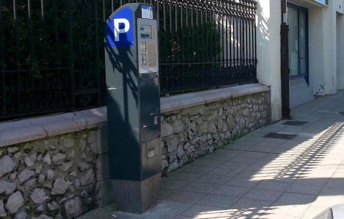 Llanes cierra la vía principal de la villa al tráfico rodado en Semana Santa