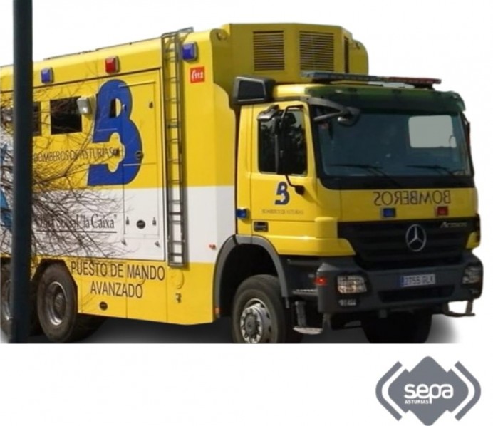 Accidente de tráfico en Ribadesella deja dos heridos tras vuelco de vehículo Accidente de tráfico en Ribadesella deja dos heridos tras vuelco de vehículo