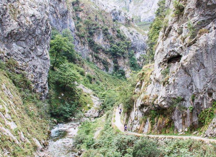 Reabre la Ruta del Cares tras la gestión de INCATUR y la colaboración vecinal Reabre la Ruta del Cares tras la gestión de INCATUR y la colaboración vecinal