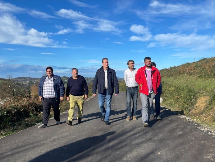 Finalizada la mejora del acceso al recinto ferial de El Recimuru, en Bimenes, con una inversión de 130.000 euros Finalizada la mejora del acceso al recinto ferial de El Recimuru, en Bimenes, con una inversión de 130.000 euros