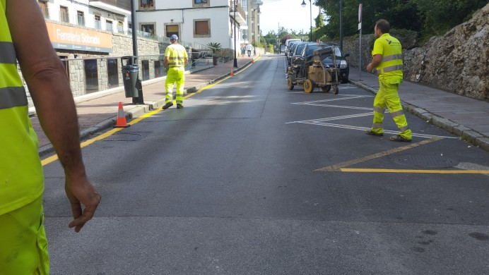 El Ayuntamiento de Llanes renueva las marcas viales de Llanes, Posada y Nueva El Ayuntamiento de Llanes renueva las marcas viales de Llanes, Posada y Nueva