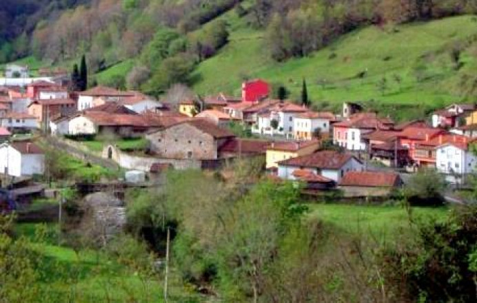 Ayuntamiento de Llanes, renovación alumbrado de Meré Ayuntamiento de Llanes, renovación alumbrado de Meré