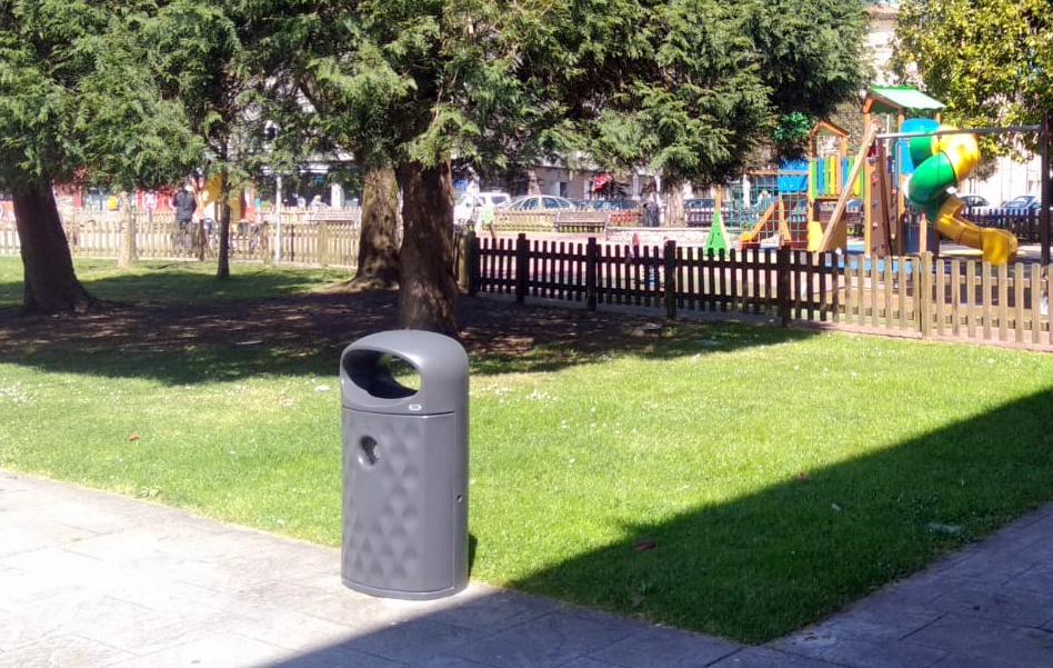 Parque Posada Herrera de Llanes, mobiliario urbano Parque Posada Herrera de Llanes, mobiliario urbano