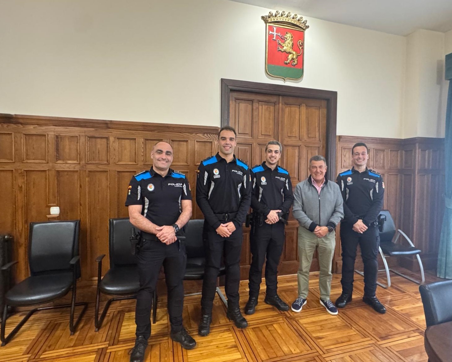 El Ayuntamiento de Llanes refuerza la Policía Local con tres nuevos agentes de carrera El Ayuntamiento de Llanes refuerza la Policía Local con tres nuevos agentes de carrera