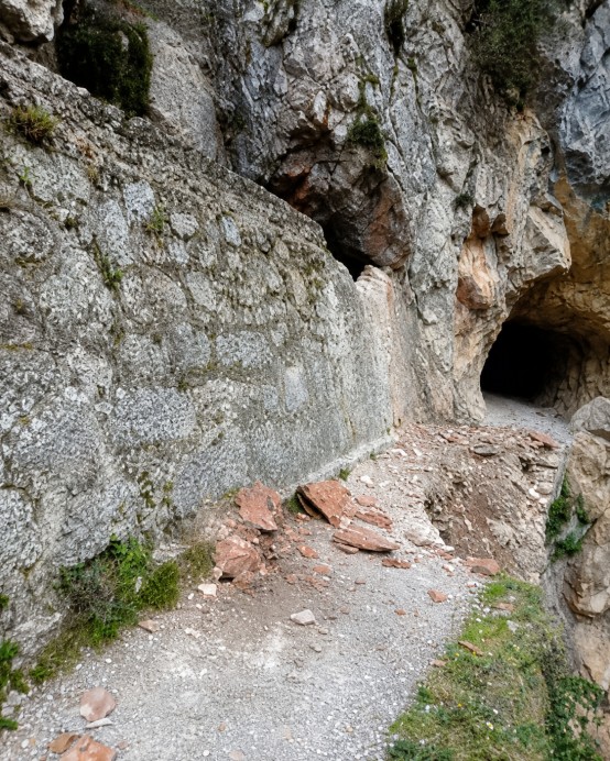 Dos personas heridas por la caída de piedras en la Ruta del Cares