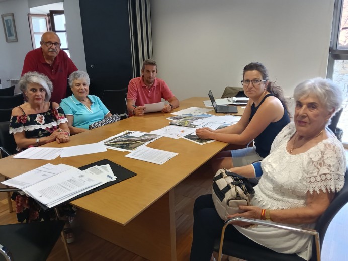 La senda entre Llastres y La Griega avanza con reuniones con los propietarios